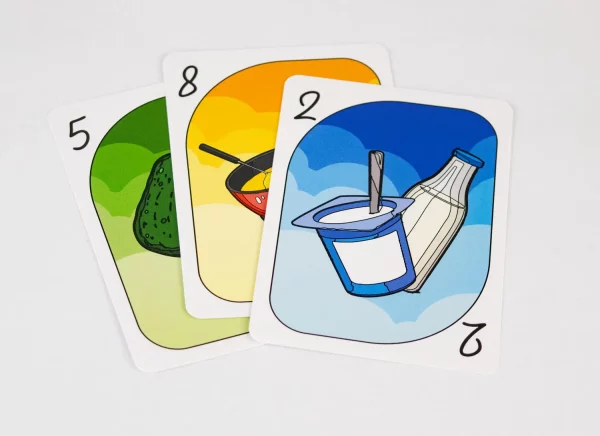 Cartes Nutrino représentant des aliments sains comme avocat, lait et yaourt